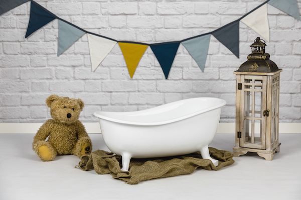 Badewanne für Kinder mit Wimpel, Kuscheltier und Laterne